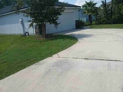 Lawn care service in Jacksonville, 32221