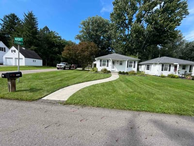 Lawn care service in Akron, 44320