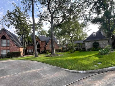 Lawn care service in Spring, 77389