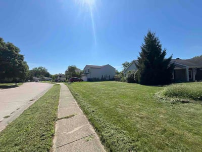 Lawn care service in Indianapolis, 46236