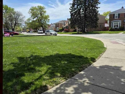 Lawn care service in Chicago, 60631