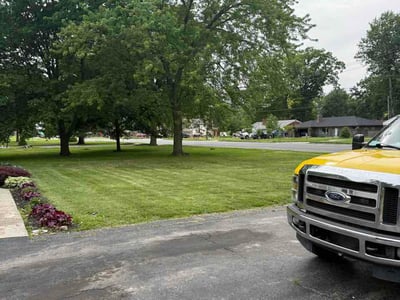 Lawn care service in Toledo, 43614