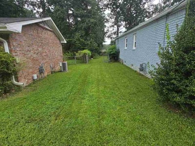 Lawn care service in Atlanta, 30349