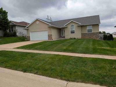 Lawn care service in Cedar Rapids, 52404