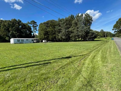 Lawn care service in Davidson, 28036