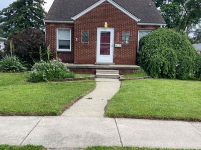 Lawn care service in Warren, 48091
