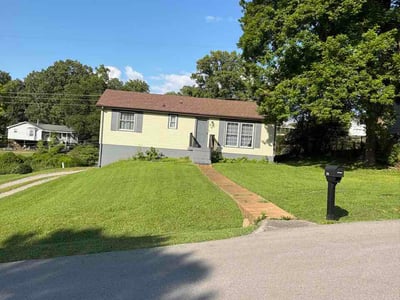 Lawn care service in Clarksville, 37043