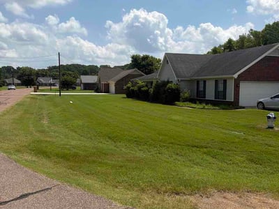 Lawn care service in Atoka, 38004