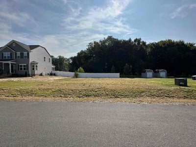 Lawn care service in Quinton, 23141