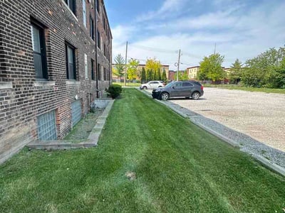 Lawn care service in Detroit, 48201