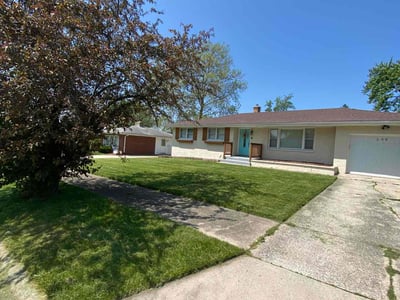 Lawn care service in Merrillville, 46410