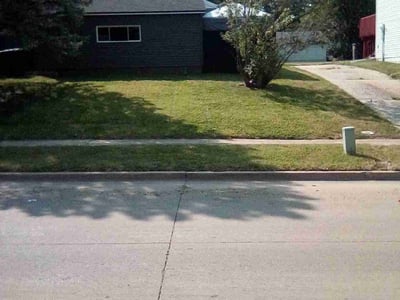 Lawn care service in Des Moines, 50320