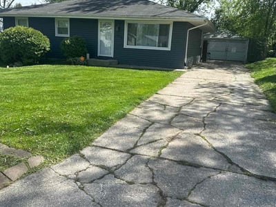 Lawn care service in Schererville, 46375