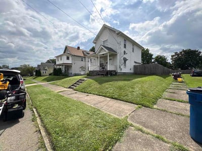 Lawn care service in Struthers, 44471