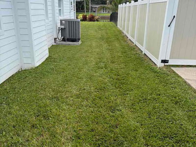 Lawn care service in Vero Beach, 32962