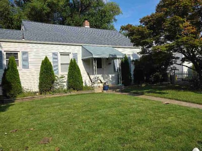 Lawn care service in Brooklyn Park, 21225