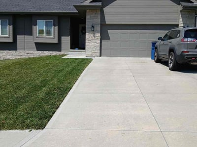 Lawn care service in Omaha, 68022