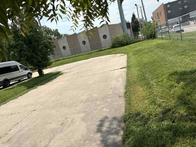 Lawn care service in Kansas City, 64109