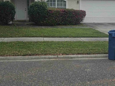 Lawn care service in Jacksonville, 32218