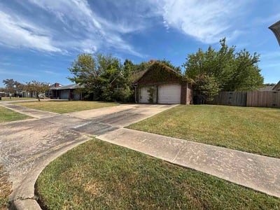 Lawn care service in Owasso, 74055