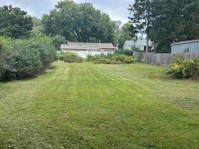 Lawn care service in Windsor Heights, 50324