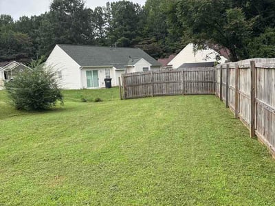 Lawn care service in Charlotte, 28216