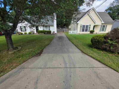 Lawn care service in Louisville, 40222