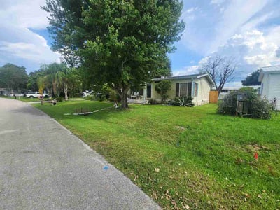 Lawn care service in Polk City, 33868