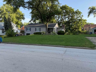 Lawn care service in Saint Charles, 63301
