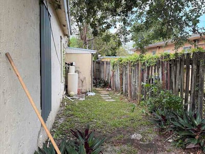 Lawn care service in Miami, 33150