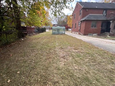 Lawn care service in Southfield, 48075