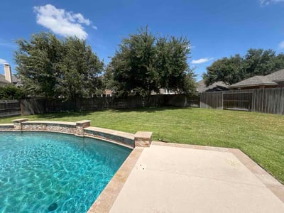 Lawn care service in Harris County, 77433