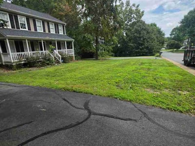 Lawn care service in Midlothian, 23112