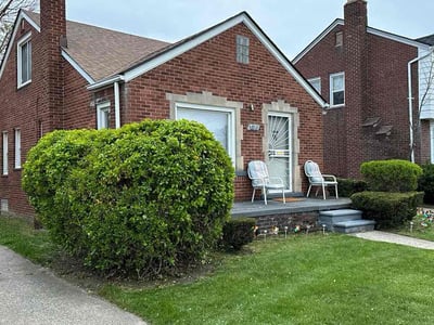 Lawn care service in Detroit, 48205