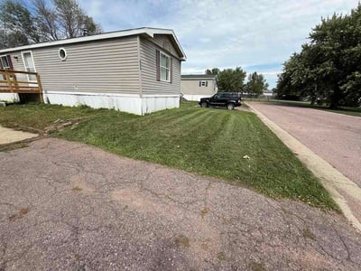 Lawn care service in Sioux Falls, 57107