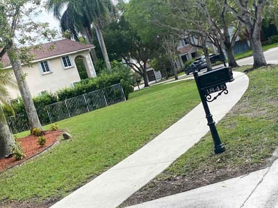 Lawn care service in Weston, 33331
