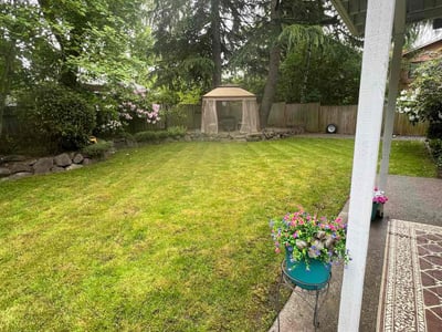 Lawn care service in Seattle, 98115