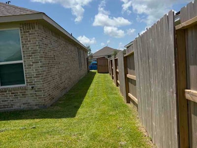 Lawn care service in Texas City, 77568