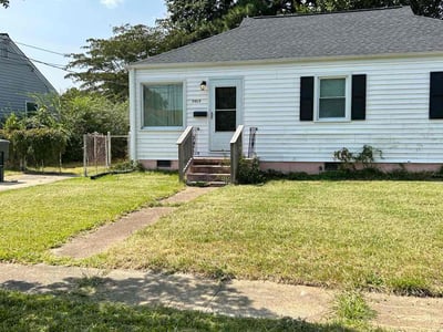 Lawn care service in Norfolk, 23513