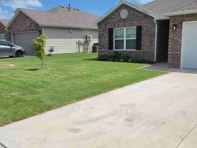 Lawn care service in Tulsa, 74134