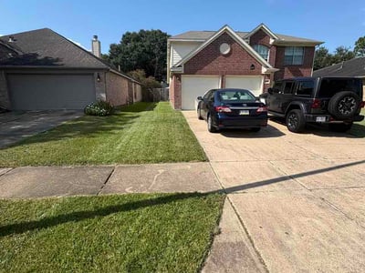 Lawn care service in Pearland, 77584