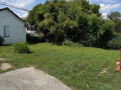 Lawn care service in Baltimore, 21215