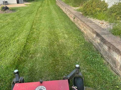 Lawn care service in St. Louis, 63128