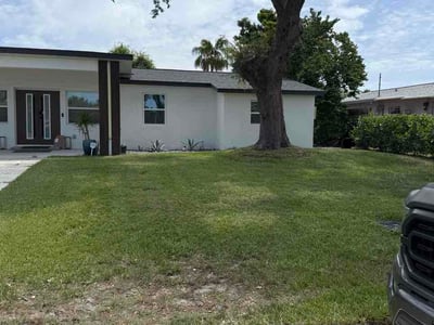Lawn care service in Tampa, 33615