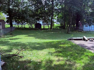 Lawn care service in Endicott, 13760