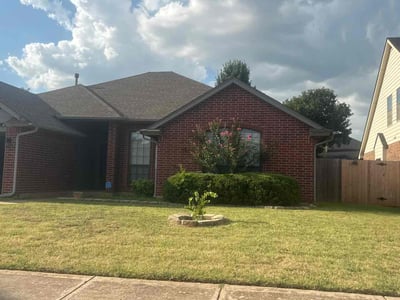 Lawn care service in Oklahoma City, 73142