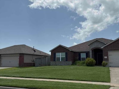 Lawn care service in Tulsa, 74134