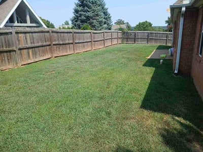 Lawn care service in Fayetteville, 72704