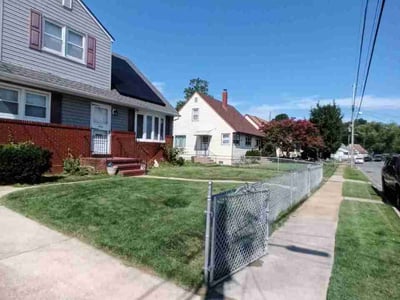 Lawn care service in Essex, 21221