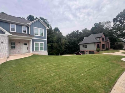 Lawn care service in Helena, 35080